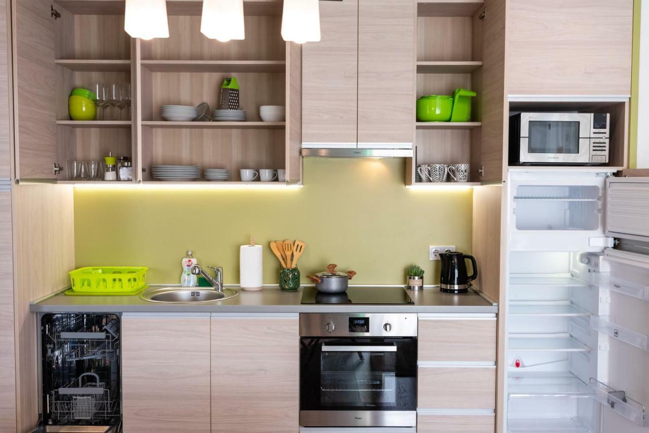 Defne Apartman Debrecen Buitenkant foto