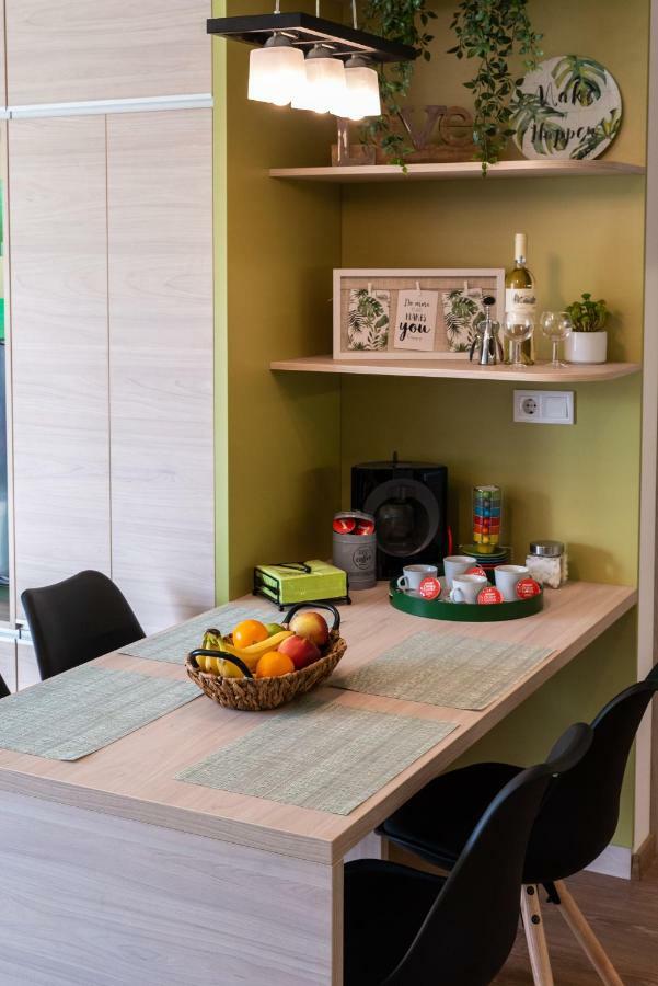 Defne Apartman Debrecen Buitenkant foto