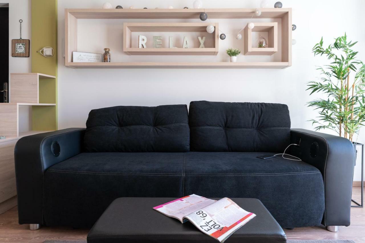 Defne Apartman Debrecen Buitenkant foto