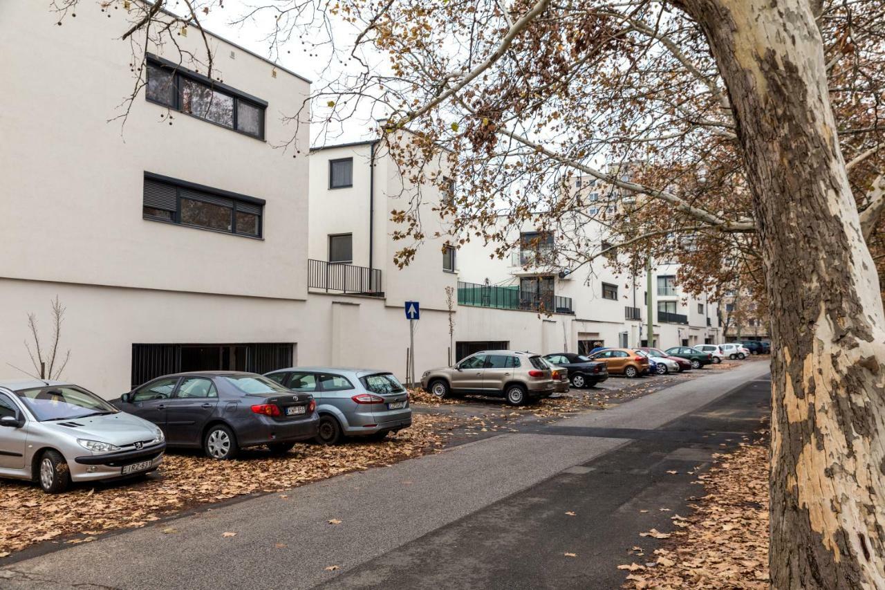 Defne Apartman Debrecen Buitenkant foto