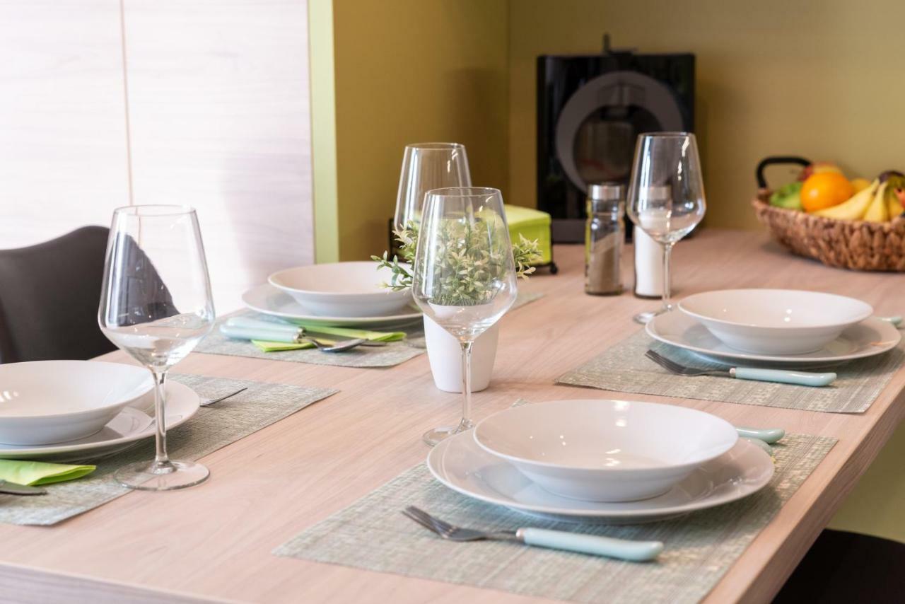 Defne Apartman Debrecen Buitenkant foto